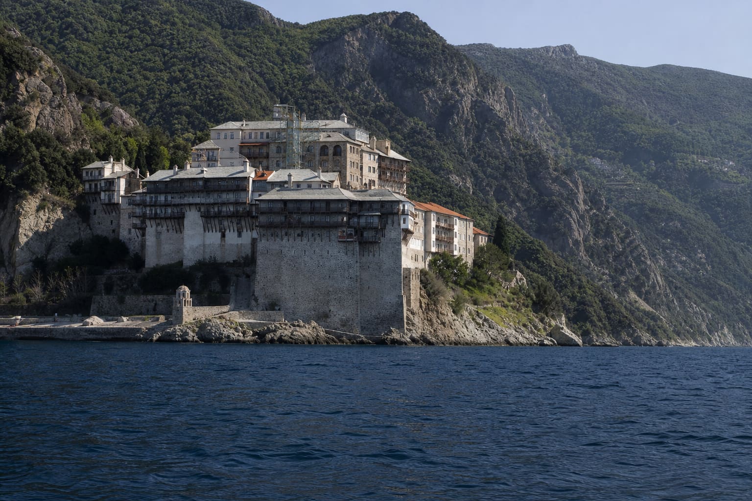 Монастыри горы Афон с моря